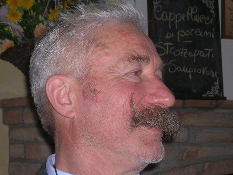 Roberto I4YFY adocchia il menu' alle sue spalle