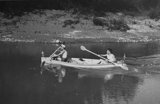 Qui invece si vedono i due canoisti in piena azione!