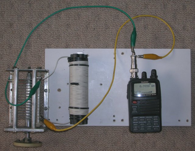 Collegare un capo della bobina a massa e l'altro all'antenna