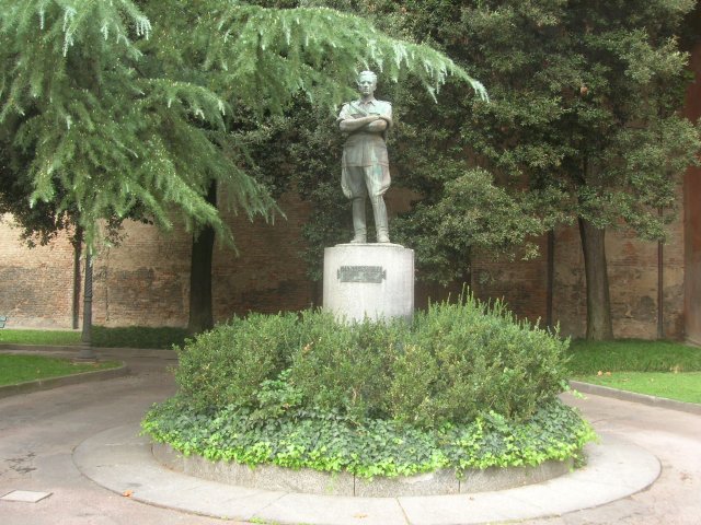 Monumento a Francesco Azzi nei giardini di San Domenico 19 Ottobre 2008