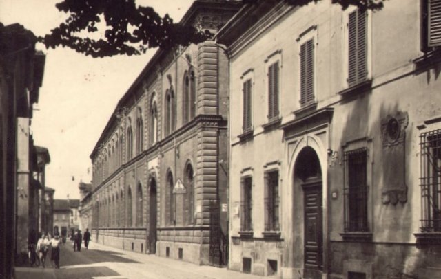 Scuole Carducci entrata in Via Cavour anni 10 circa