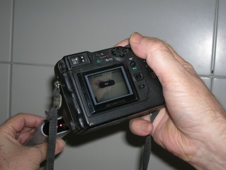 Telecomando in funzione davanti alla fotocamera